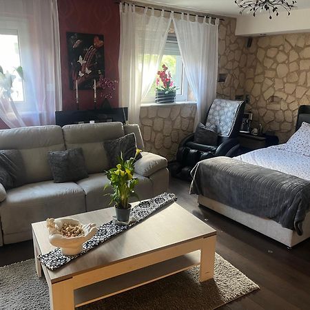 Gaestezimmer In Ratingen Bei Duesseldorf Mit Einem Hauch Luxus Exterior photo